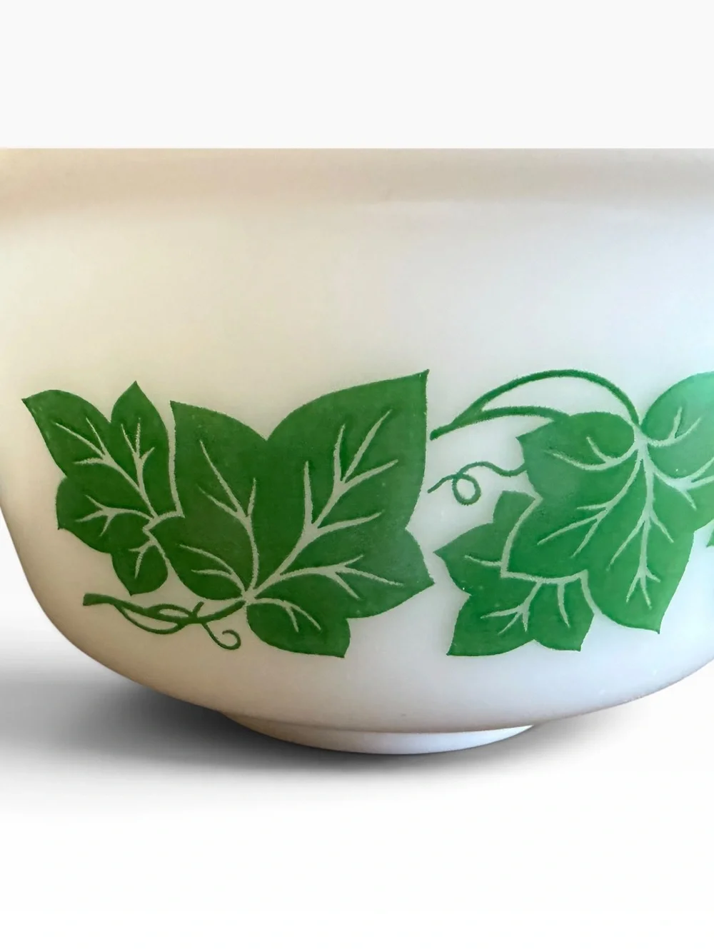 Hazel Atlas Vintage Green Ivy Leaves Milk Glass Nesting Bowls One 5” One 7” EC